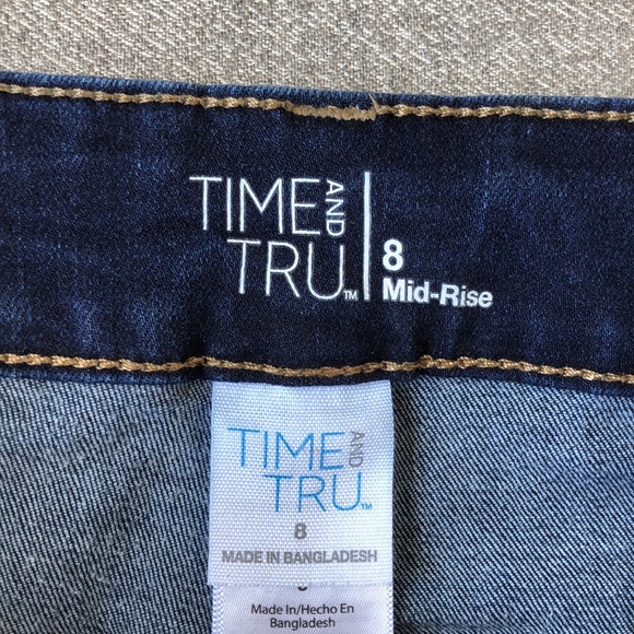 NWOT! - TIME and TRU Mid-Rise Denim Jean Shorts w/Stretch - Picture 2 of 4